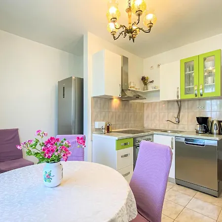 Amazing In Kastel Sucurac With Kitchen * Kastela